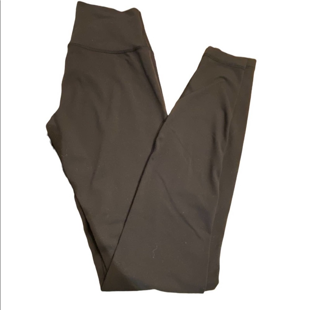 Lululemon Ladies Size 4 Leggings in Black does have a few blue paint spots shown